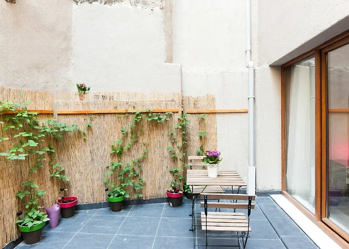 Eastncool מלון דירות 3*